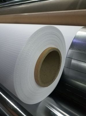 De gelamineerde flex banner 440g van pvc gebruikt hoogte - het garen van de kwaliteitspolyester en pvc-film, speciaal ontworpen voor oplosbare druk